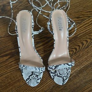 ALLIGATOR LACED UP SANDALS